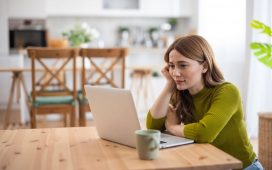 Comprendre l'intelligence artificielle, notamment les IA génératives, apprendre à les utiliser et à questionner ses usages. C'est possible, il existe d'innombrables contenus et formations, accessibles gratuitement. Voici notre sélection.
