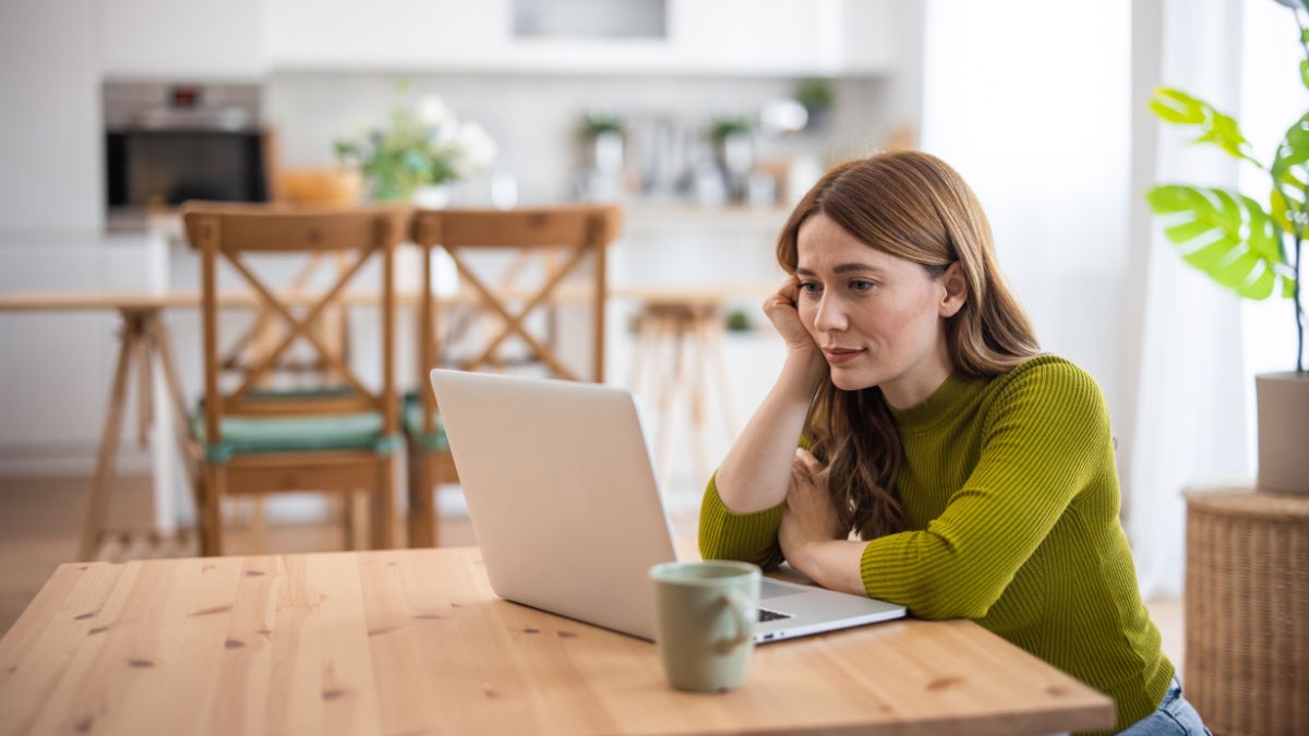 Comprendre l'intelligence artificielle, notamment les IA génératives, apprendre à les utiliser et à questionner ses usages. C'est possible, il existe d'innombrables contenus et formations, accessibles gratuitement. Voici notre sélection.