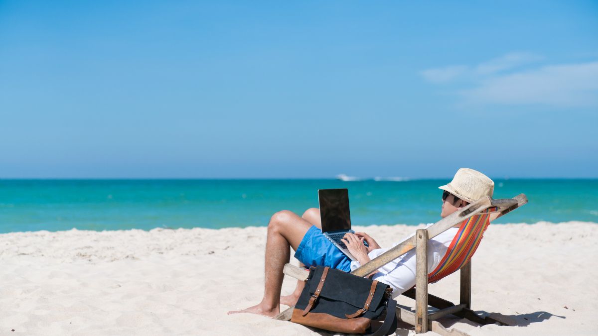 « On n'est pas tous médecins urgentistes : la plupart des e-mails peuvent attendre 24 heures ! » : les dangers de l'hyperconnexion en vacances