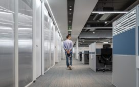 La moitié des entreprises disent avoir réduit leurs effectifs à cause de l'IA